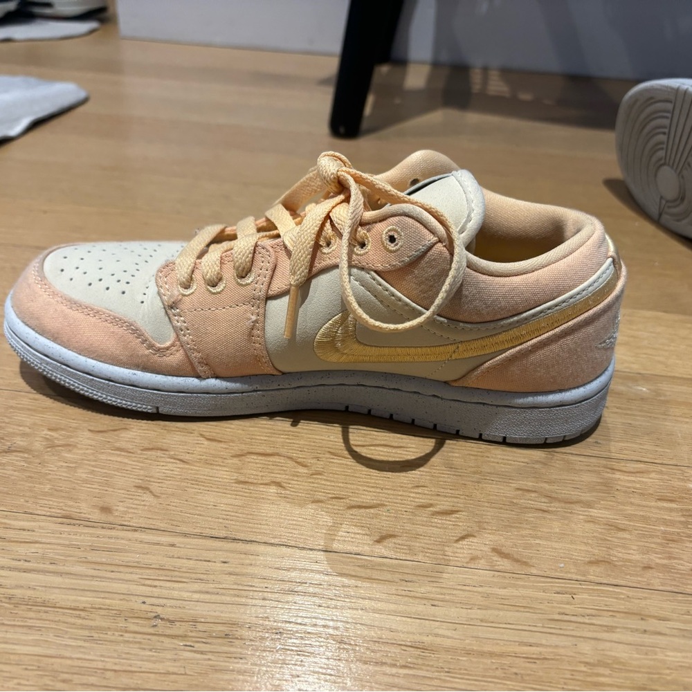 Jordan 1 SE Celestial Gold (Women’s)